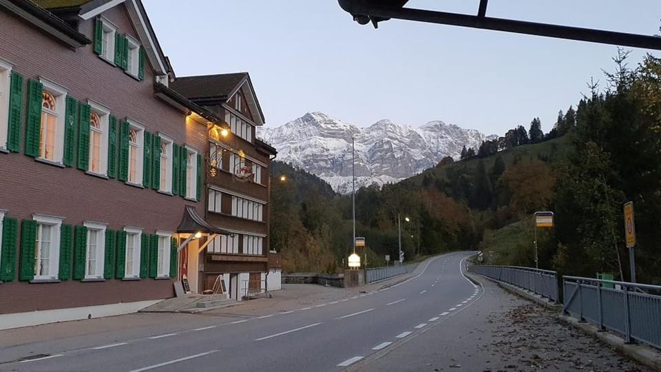 Property building, Day, Neighbourhood, Natural landscape, Mountain view
