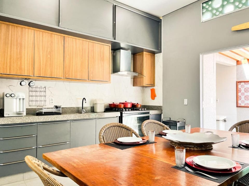 Kitchen or kitchenette, Dining area, pet friendly, stove