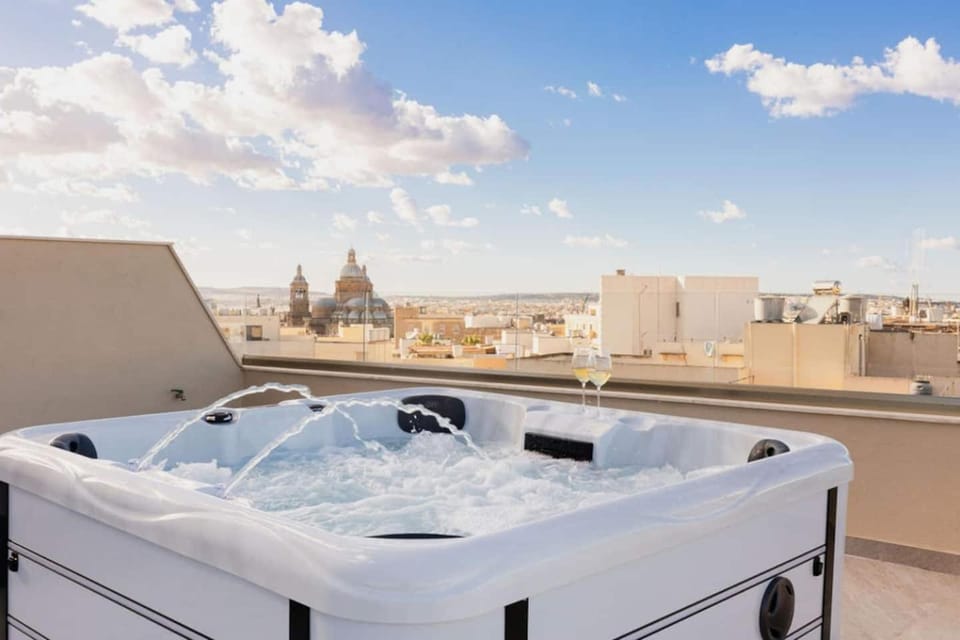 PH Jacuzzi &StunningTerrace Near Tarxien Temples Apartment in Malta
