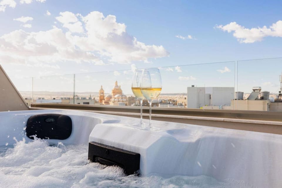 PH Jacuzzi &StunningTerrace Near Tarxien Temples Apartment in Malta