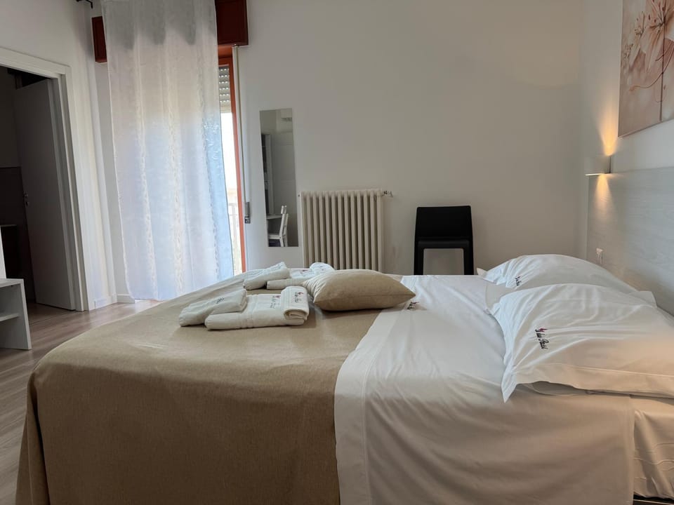 Bed, Photo of the whole room, Bedroom, towels, air conditioner