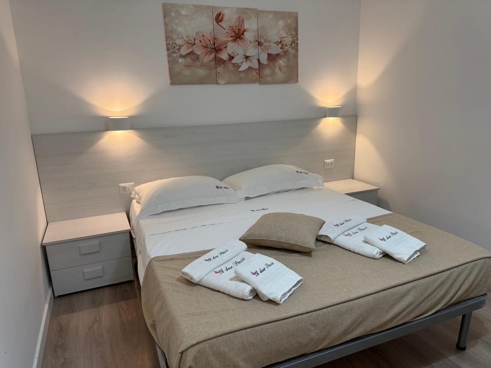 Bed, Photo of the whole room, Bedroom, towels, air conditioner