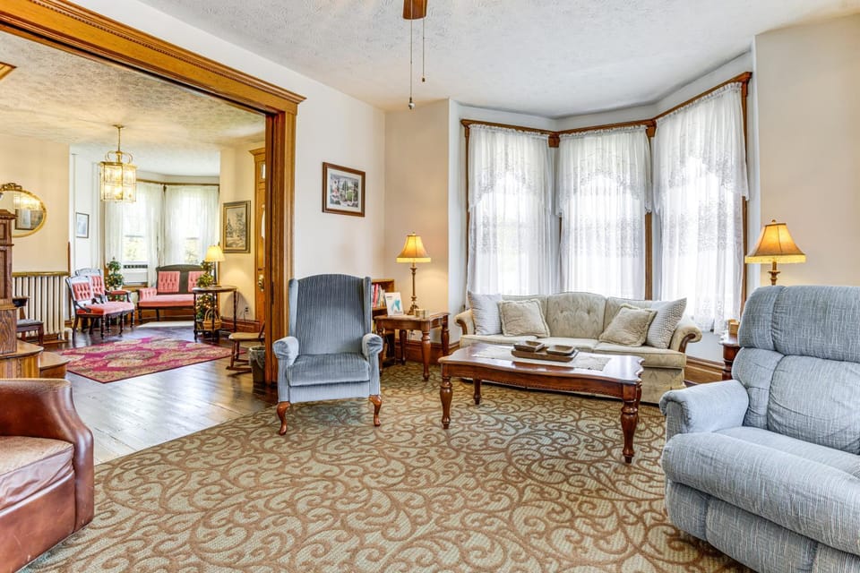 Groups Welcome! Historic Queen Anne Gem in Garrett House in Pennsylvania