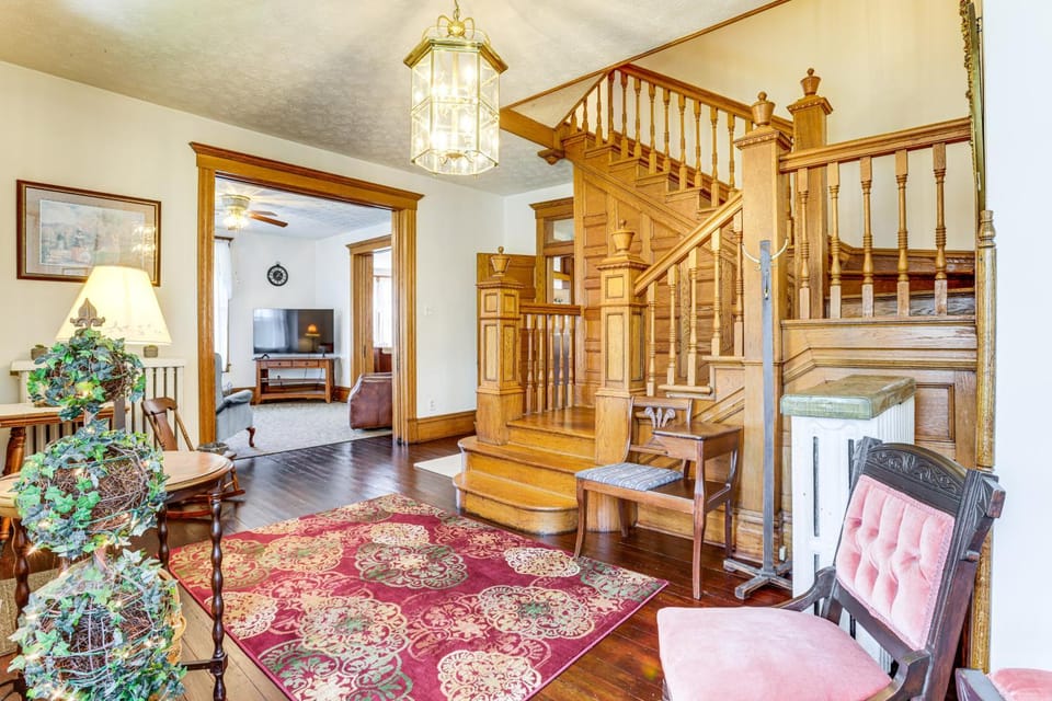 Groups Welcome! Historic Queen Anne Gem in Garrett House in Pennsylvania