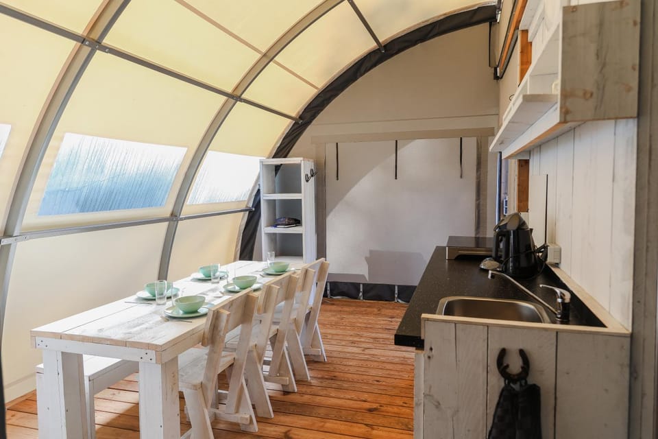 Dining area, kitchen