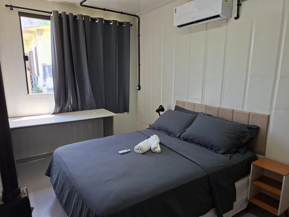 Bed, Photo of the whole room, Bedroom, air conditioner