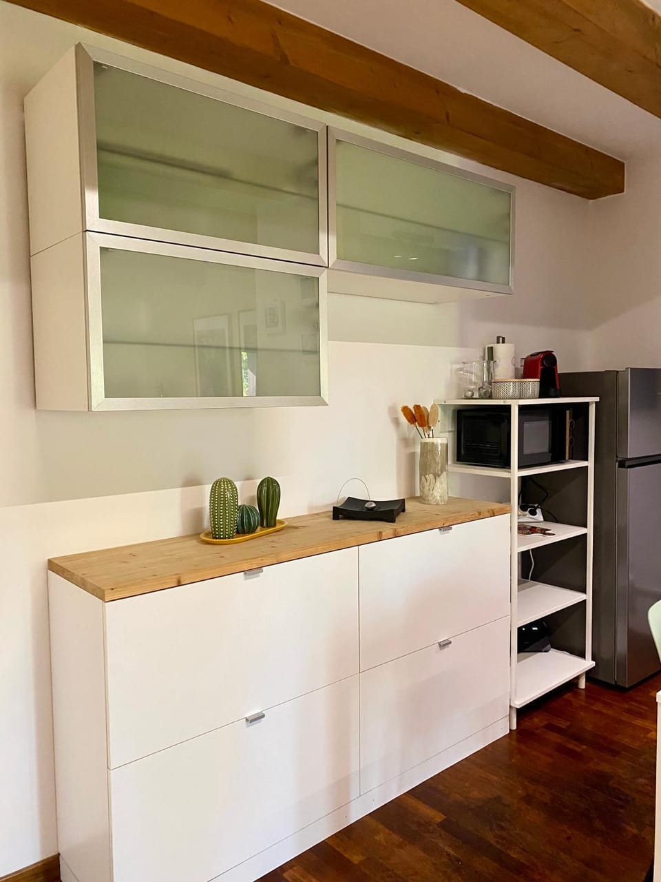 Kitchen or kitchenette, oven