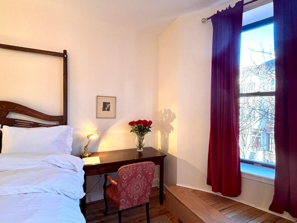 Luxurious bedroom Vacation rental in Harlem