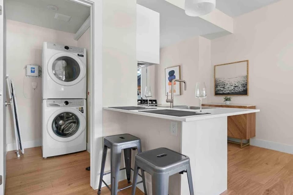 Cozy Downtown Studio - near UT Apartment in Austin