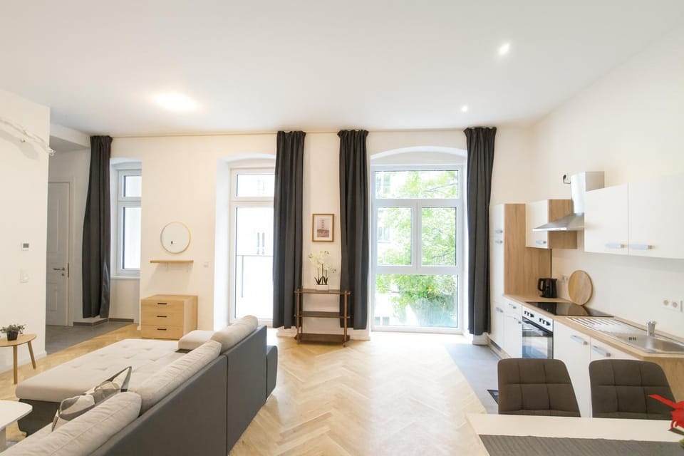 Kitchen or kitchenette, Living room, Seating area, Dining area