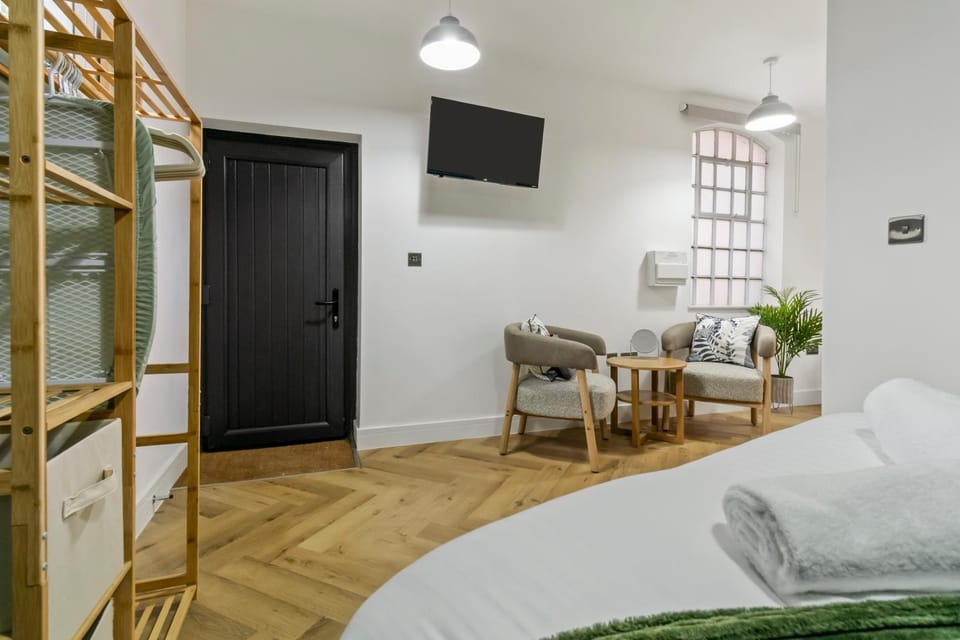 Pippin - Stylish City Centre Studio - Worcester Apartment in Worcester
