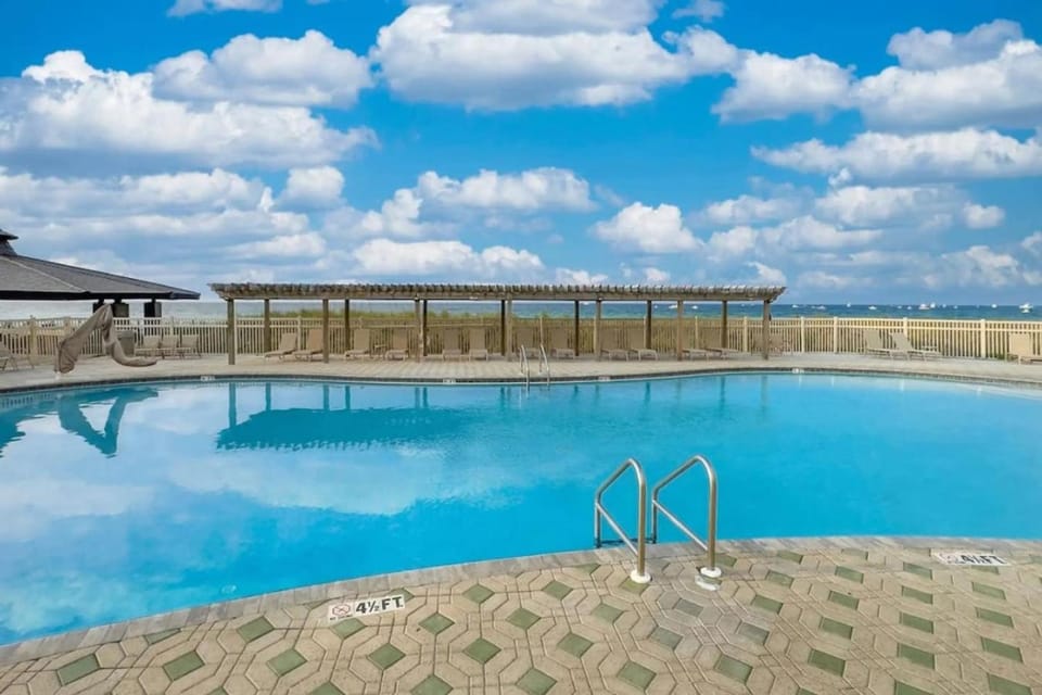 Pool view, Swimming pool, sunbed