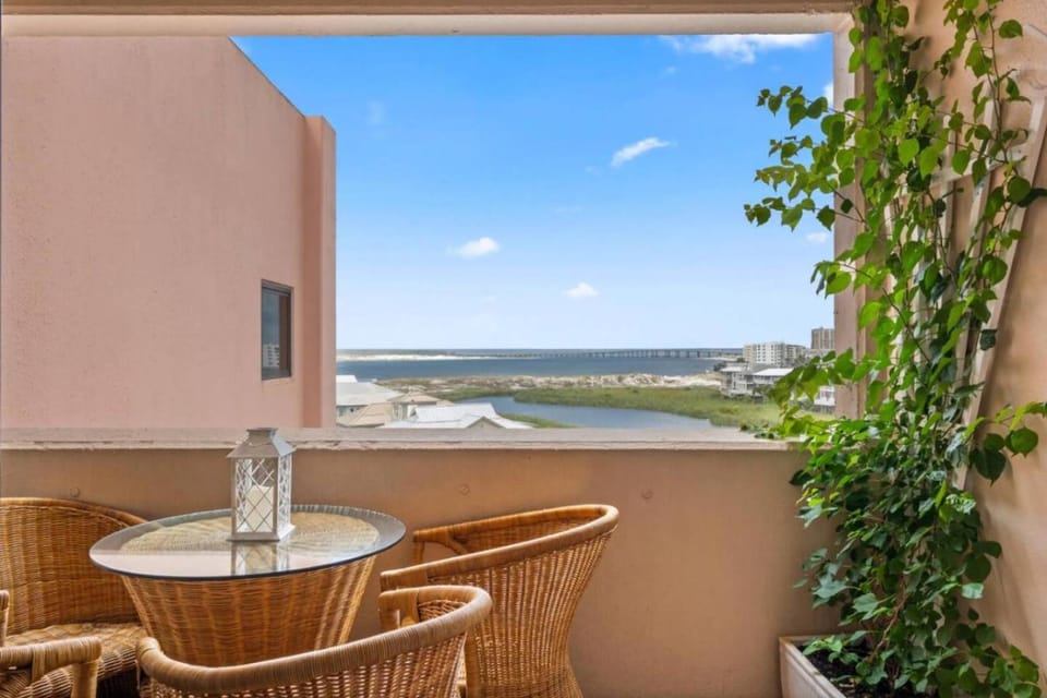 Patio, Natural landscape, View (from property/room), Balcony/Terrace, Lake view, Sea view