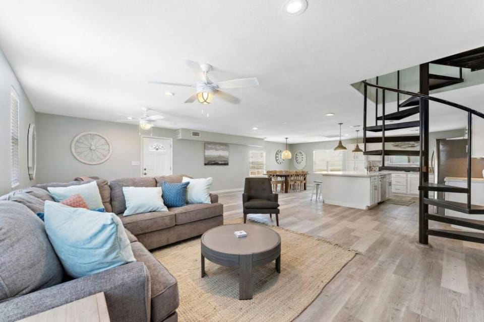 Beach house with game room just minutes from beach House in Bolivar Peninsula