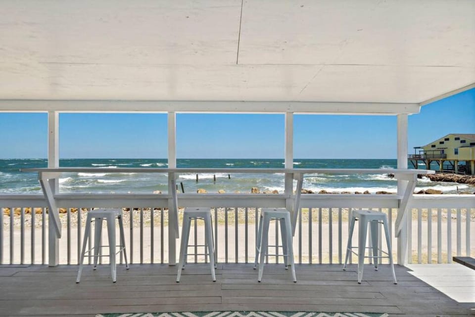 Beachfront Home with Unrivaled Views of the Ocean House in Alvin