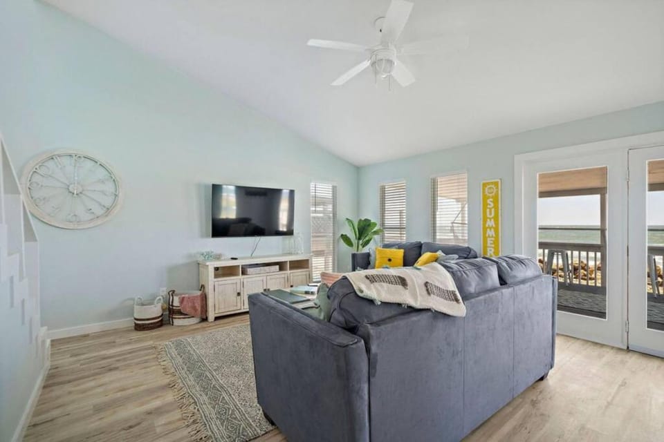 Beachfront Home with Unrivaled Views of the Ocean House in Alvin