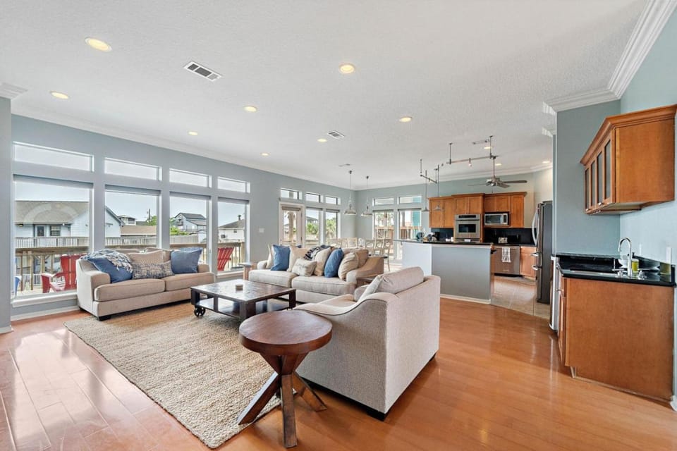 Canal Front Fisherman Dream Home with Great Views House in Surfside Beach