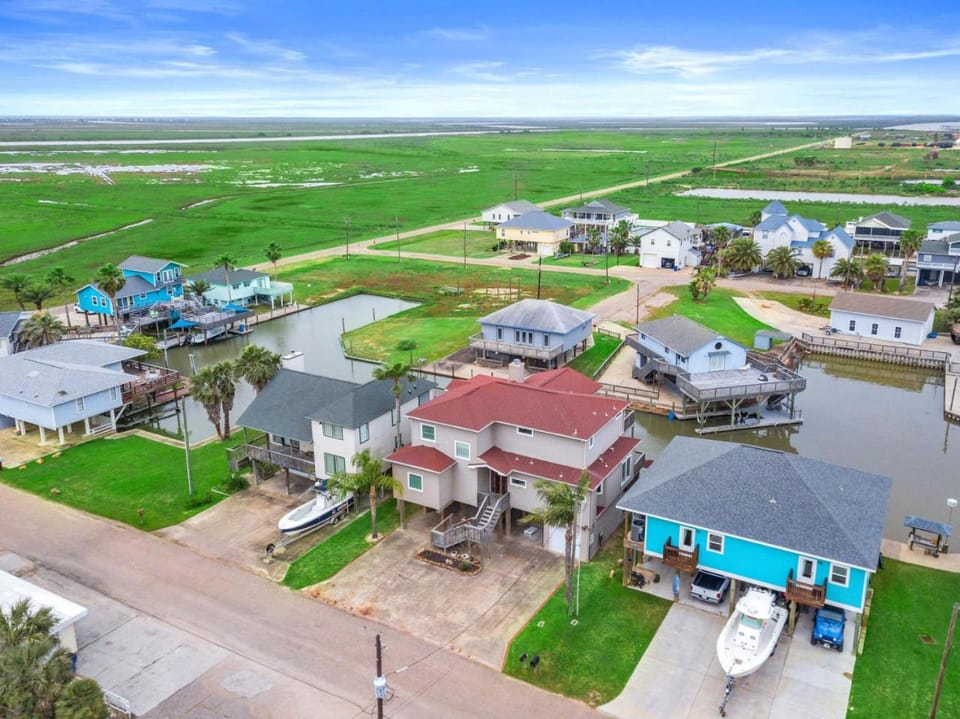 Canal Front Fisherman Dream Home with Great Views House in Surfside Beach