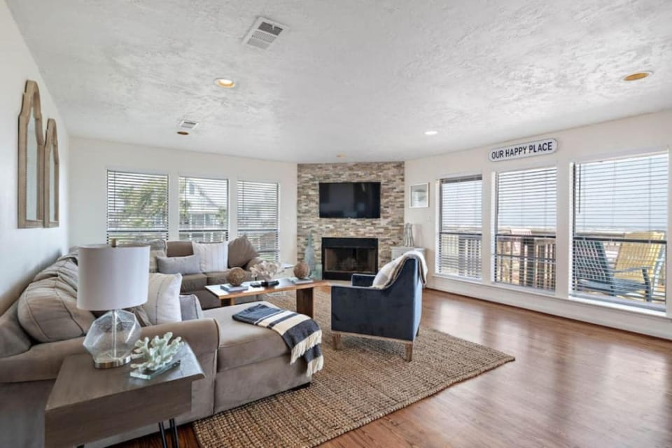 Secluded beachfront house with gorgeous ocean views House in Galveston Island