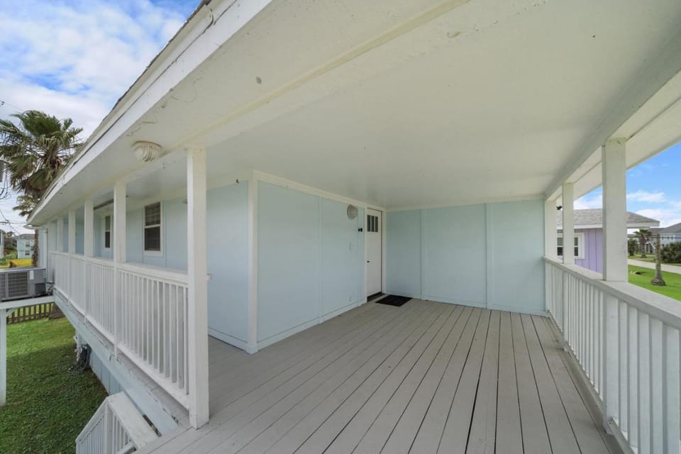 Beach Escape Close to Attractions and the Shore House in Hitchcock