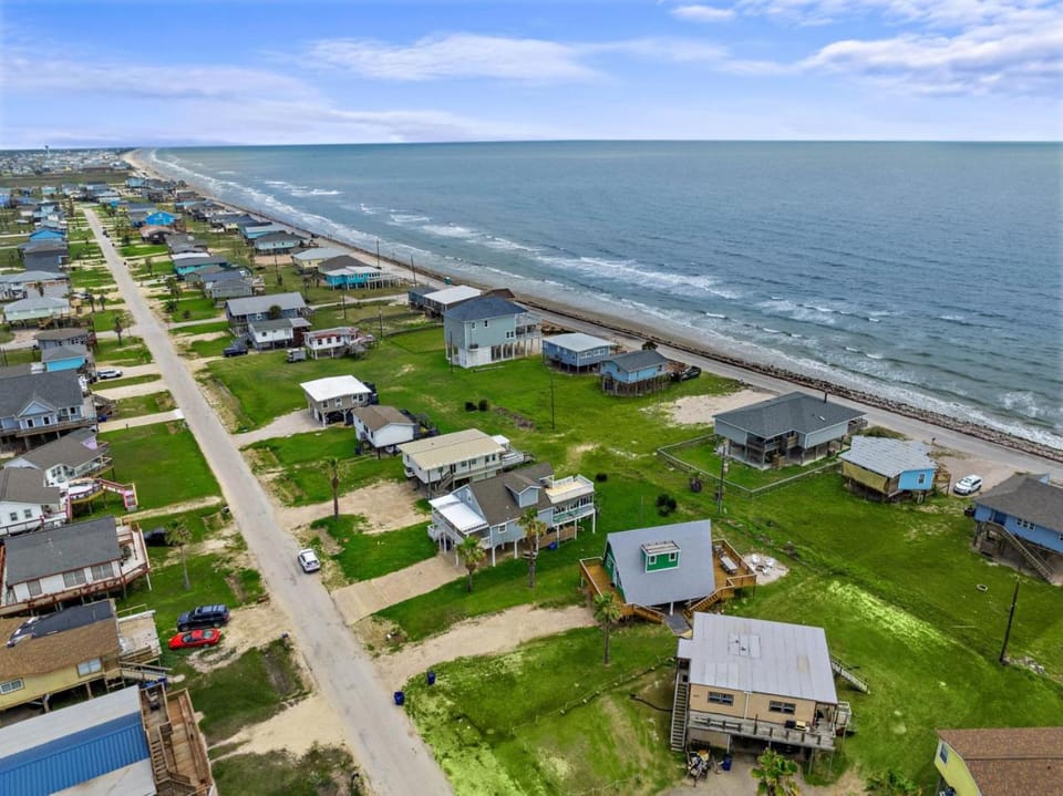 Cozy A-frame with Fenced Yard, Fire Pit, Gulf View House in Surfside Beach