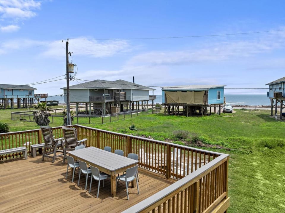 Cozy A-frame with Fenced Yard, Fire Pit, Gulf View House in Surfside Beach