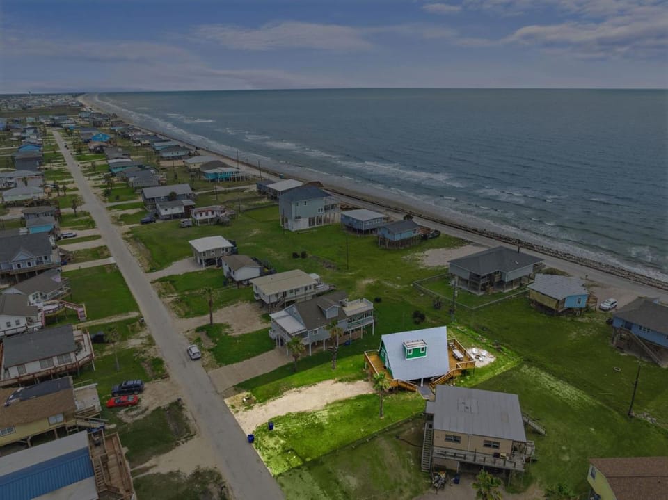 Cozy A-frame with Fenced Yard, Fire Pit, Gulf View House in Surfside Beach