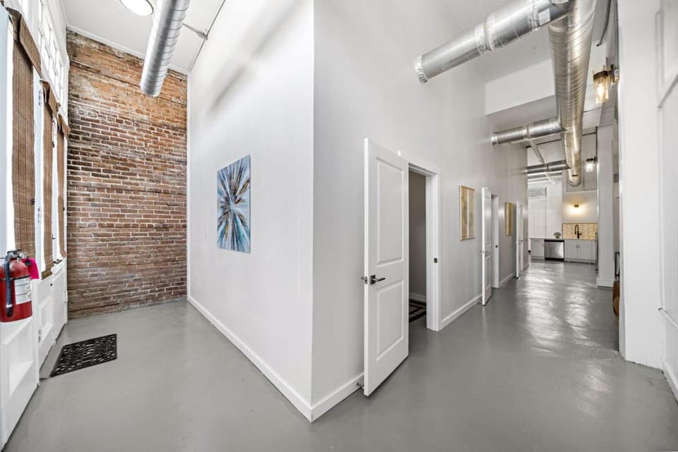 Historic and Central Downtown Galveston Flat Apartment in Texas City