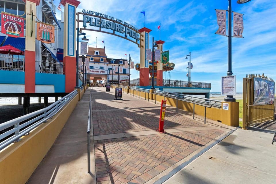 Boundless Beach Views Apartment in Galveston Island