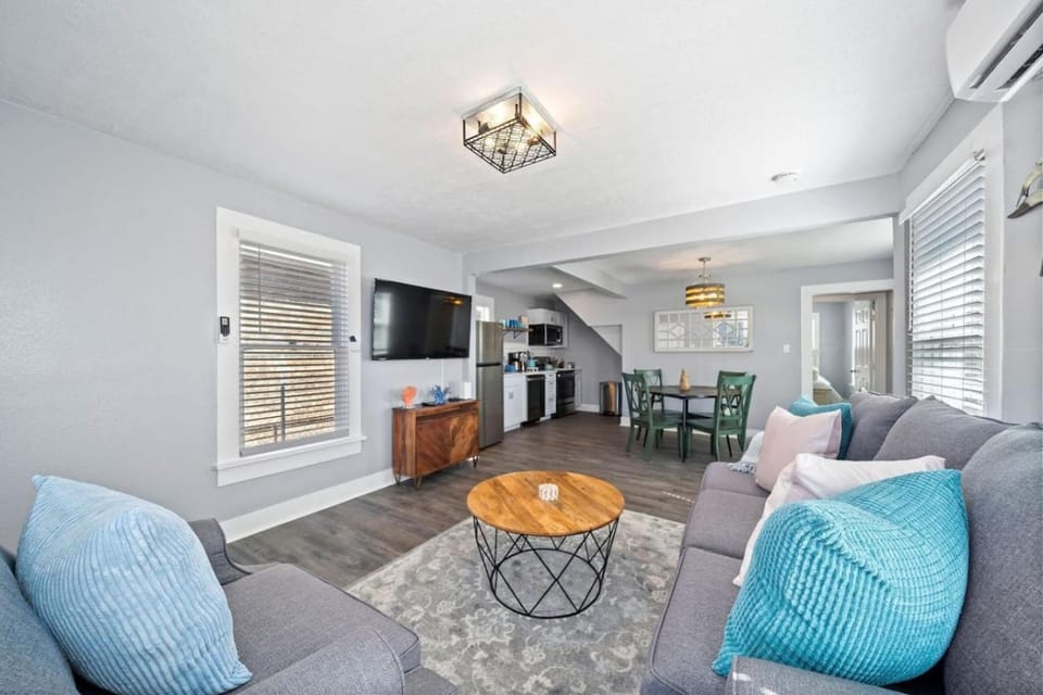 Cozy home with perfect central location House in Galveston Island
