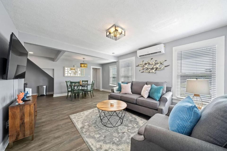 Cozy home with perfect central location House in Galveston Island