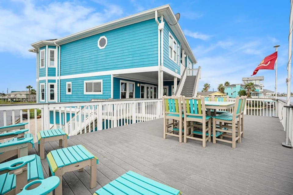 Livin The Dream, Waterfront House in Jamaica Beach