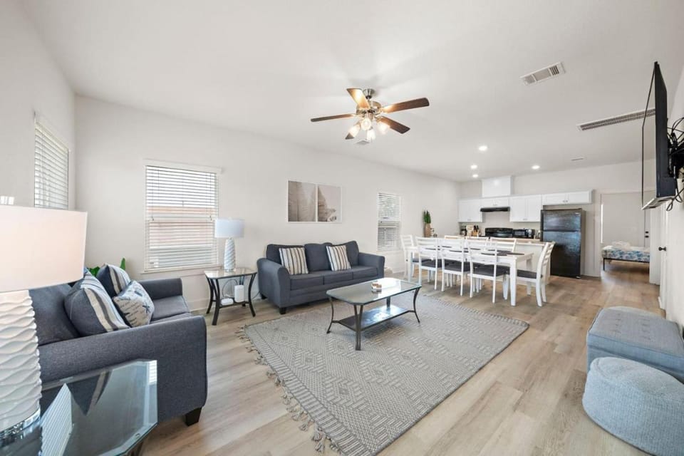 Family home near downtown in convenient location House in Galveston Island