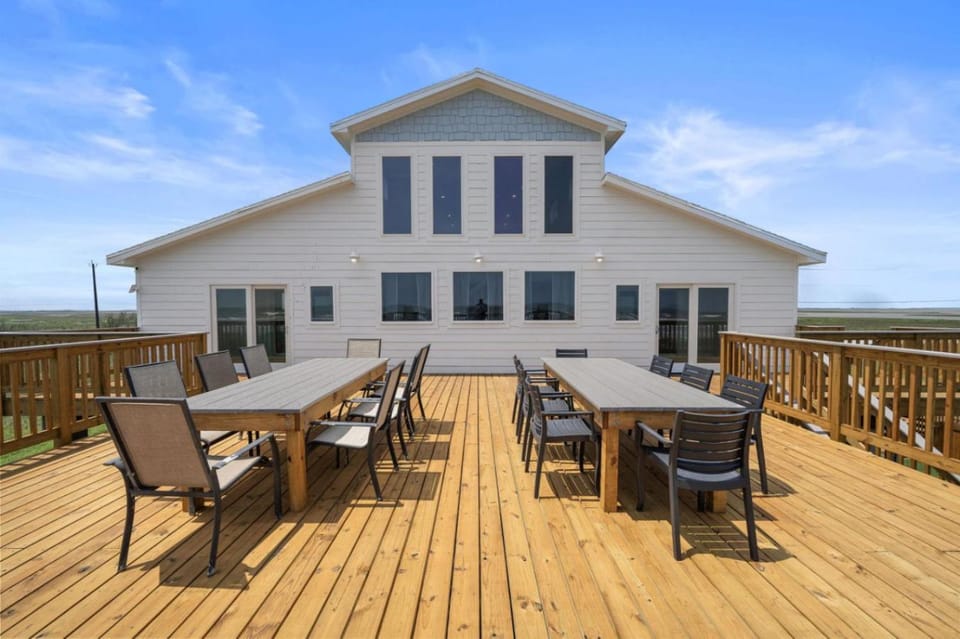 Secluded beachfront home with panoramic ocean views, private pool and huge deck House in Brazoria County