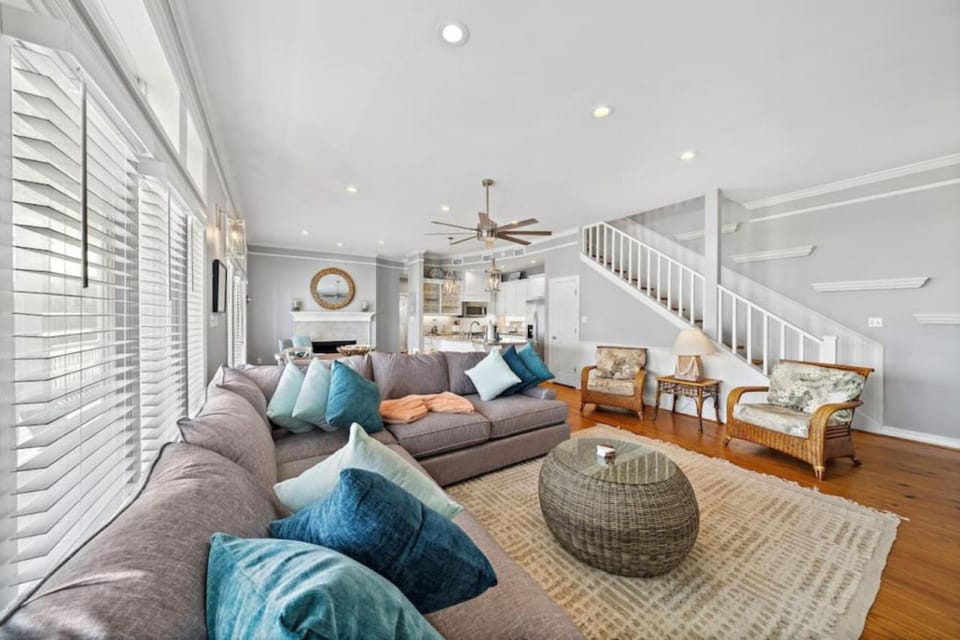 Huge beach house with great views, steps from sand House in Hitchcock