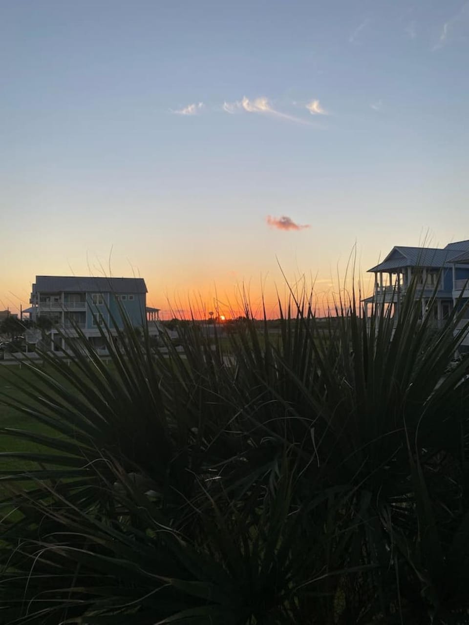 Large, Beautiful Home Close to the Beach House in Galveston Island