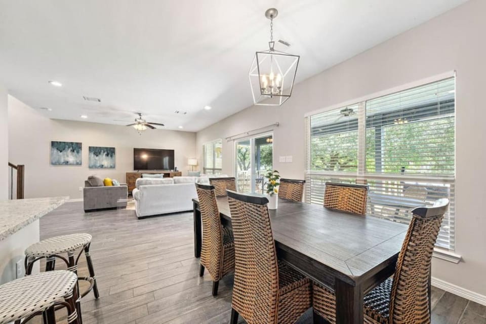 Beautiful home with lake views and in-ground pool House in Lake Livingston