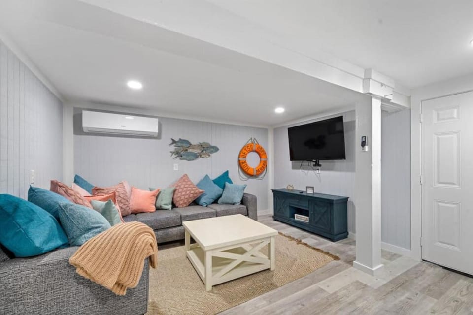 Spacious coastal haven, minutes from beach House in Jamaica Beach