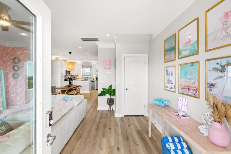 Family Friendly 3-Bedroom Coastal Escape House in Galveston Island