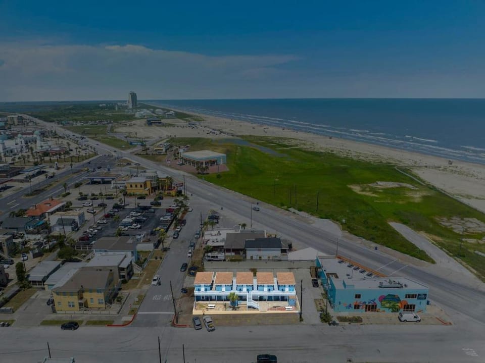 Cozy ocean view apartment on Galvestons east end, close to cruise terminal Apartment in Texas City