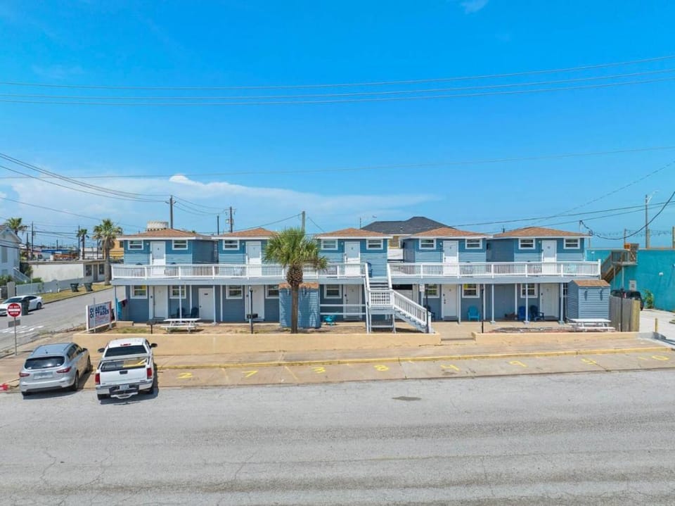 Cozy ocean view condo on Galvestons east end, close to cruise terminal Apartment in Texas City