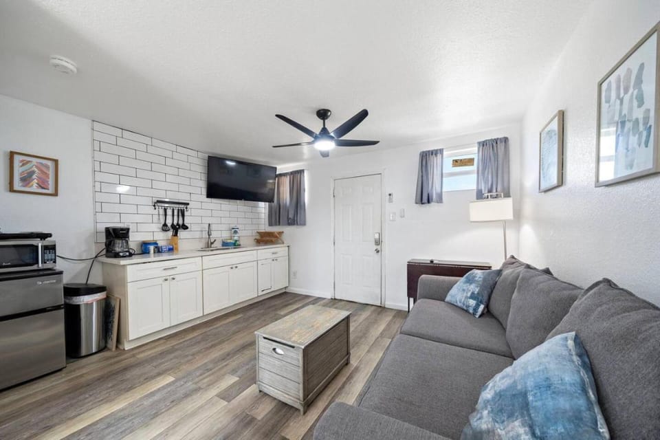 Cozy ocean view apartment on Galvestons east end, close to cruise terminal Apartment in Texas City