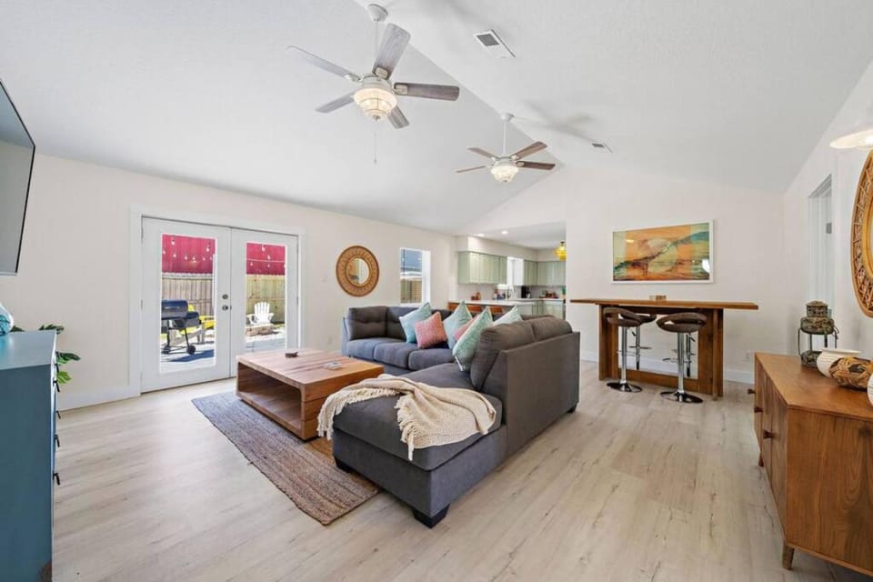 Family home with private pool and game room close to the beach House in Galveston Island