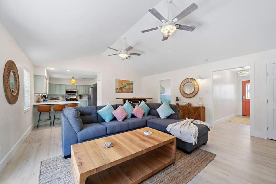 Family home with private pool and game room close to the beach House in Galveston Island