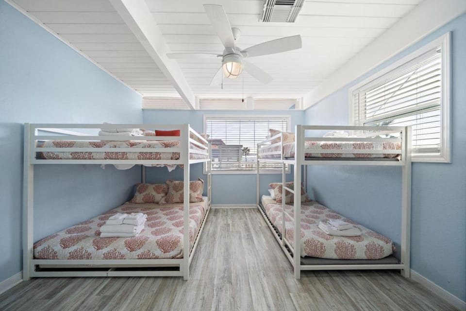 Beach Bungalow with Large Yard and Spectacular Ocean Views House in Jamaica Beach