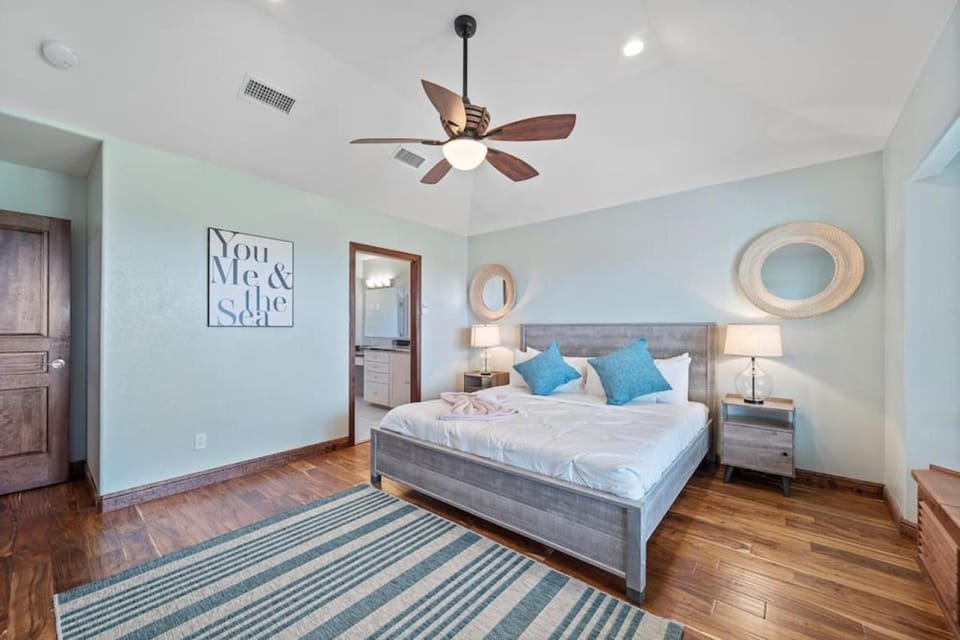 Secluded oasis with private pool and game room House in Hitchcock