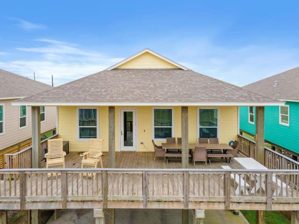 Classic Beach Home Near Beach and Pier with Huge Deck House in Surfside Beach