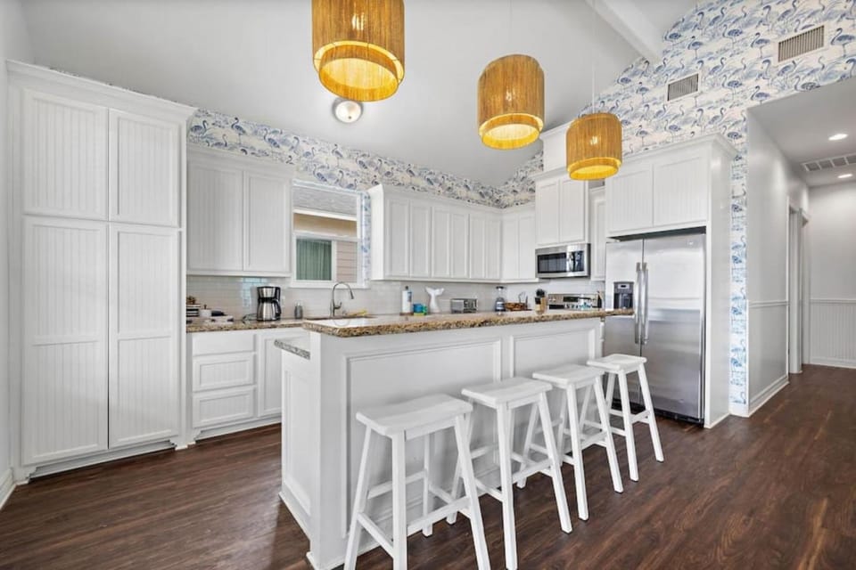 Classic Beach Home Near Beach and Pier with Huge Deck House in Surfside Beach
