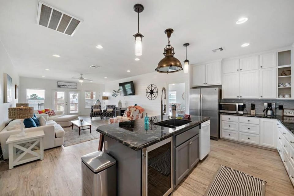 Huge Home With Game Room, Large Deck and Bunk Room House in Surfside Beach