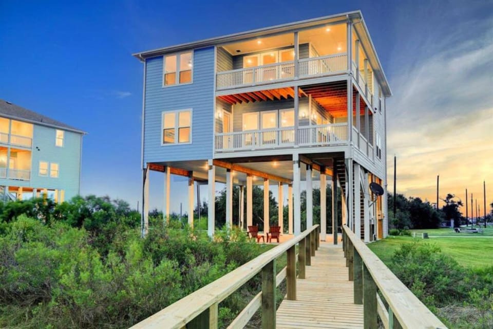 Beautiful bay home with breathtaking views from two decks and boardwalk with fishing pier House in Hitchcock